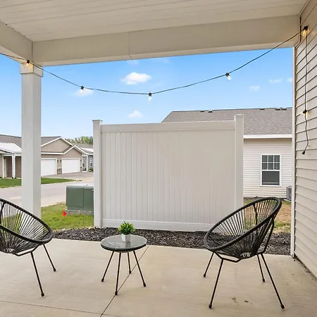 Modern New Build 4Br 4Ba Two Condo W Garage And Patio